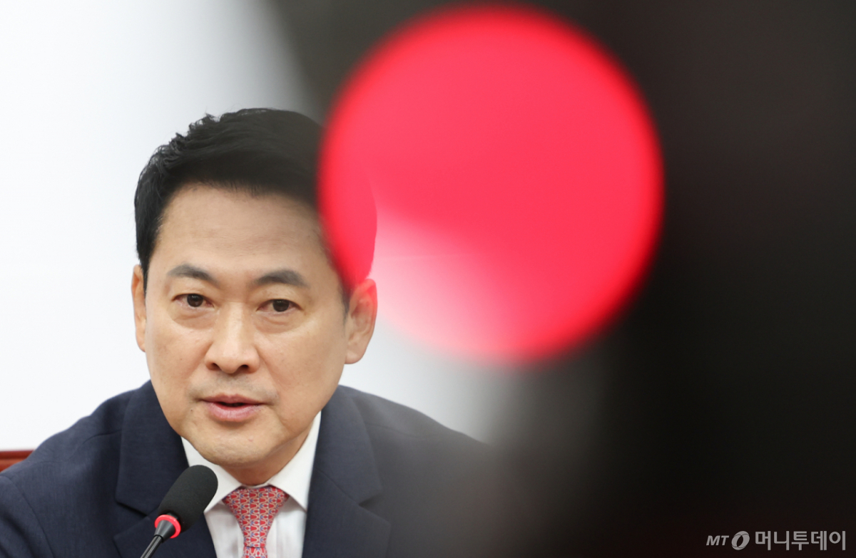 [서울=뉴시스] 김근수 기자 = 장동혁 국민의힘 대표가 8일 오전 서울 여의도 국회에서 열린 최고위원회의에서 발언하고 있다. 2026.06.08. ks@newsis.com /사진=김근수