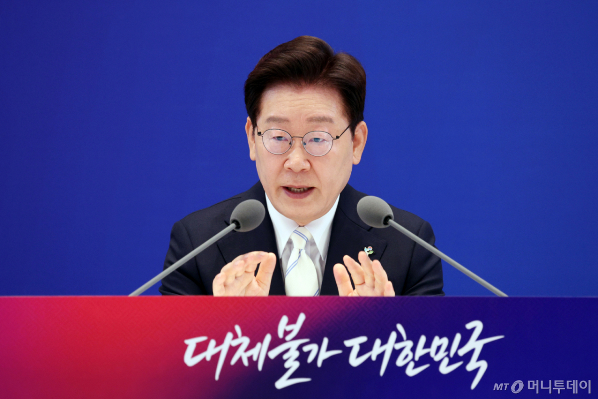 (서울=뉴스1) 허경 기자 = 이재명 대통령이 8일 청와대 영빈관에서 열린 취임 1주년 기자회견에서 취재진 질문에 답변하고 있다. 2026.6.8/뉴스1 Copyright © 뉴스1. All rights reserved. 무단 전재 및 재배포, AI학습 이용 금지. /사진=(서울=뉴스1) 허경 기자