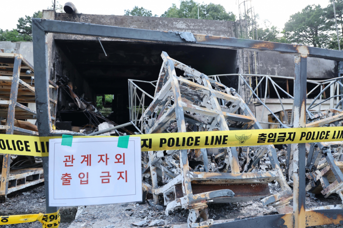 지난 1일 폭발 사고가 발생한 대전 유성구 한화에어로스페이스 대전사업장이 통제되고 있는 모습./사진=뉴시스.