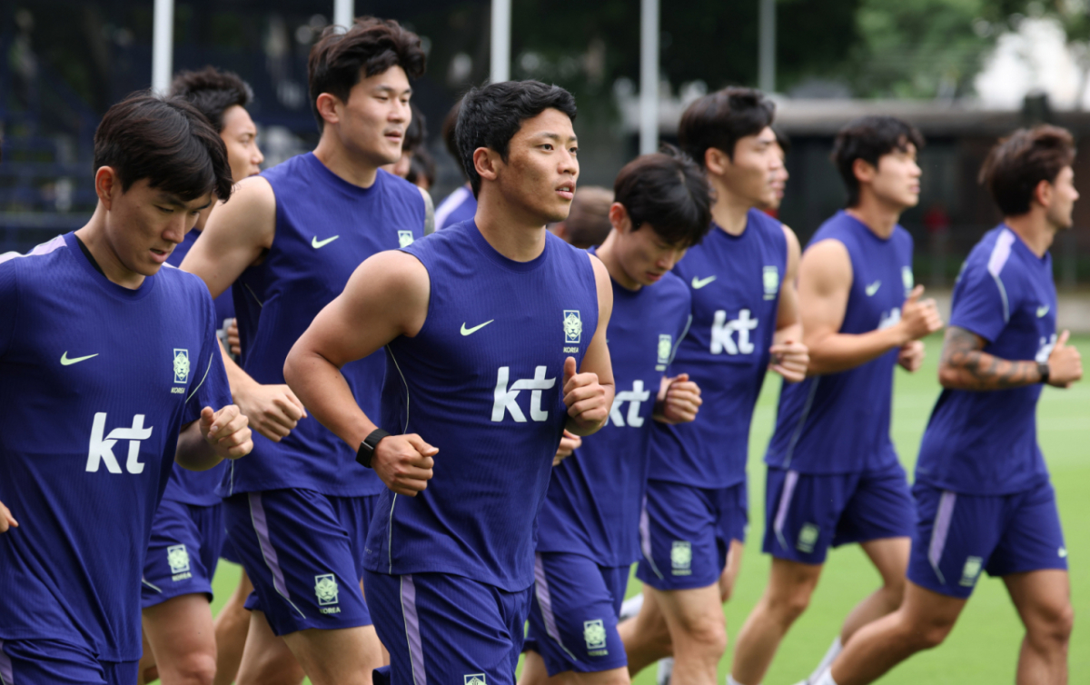 대한민국 축구 국가대표팀이 2026 북중미월드컵을 앞두고 7일 멕시코 과달라하라 치바스 베르데바예에서 훈련을 진행했다. 황희찬을 비롯한 선수들이 러닝 훈련을 하고 있다. /사진=김진경 대기자