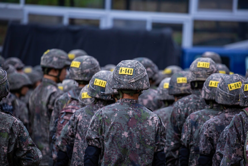 예비군 훈련 중 실탄에 맞아 숨지는등 최근까지도 사고가 발생하고 있다. 기사 이해를 돕기 위한 참고 사진. /사진=클립아트코리아