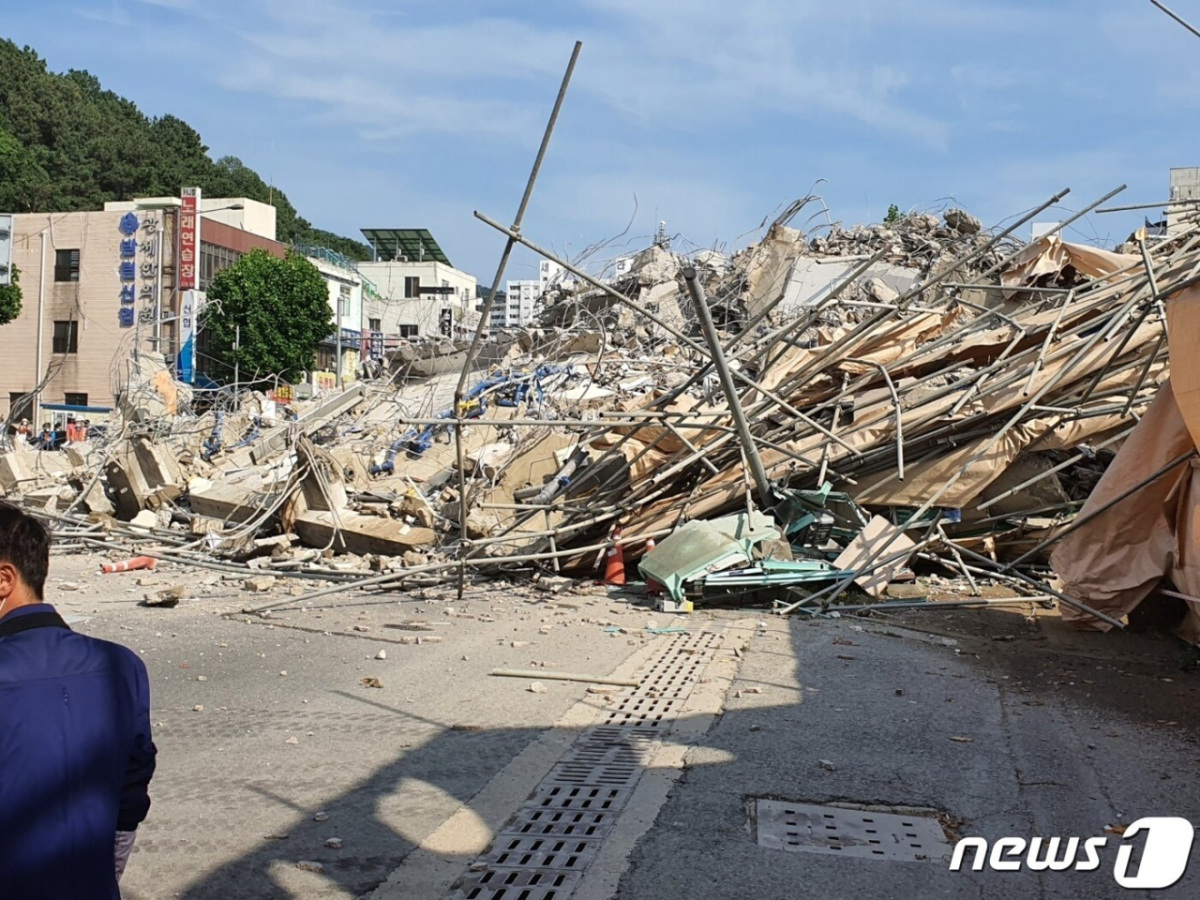 2021년 6월 9일 오후 4시 22분. 광주광역시 동구 학동에 있는 학동4구역 재개발지역에서 철거 중이던 5층 규모의 빌딩이 붕괴되는 사고가 발생했다. /사진=뉴스1