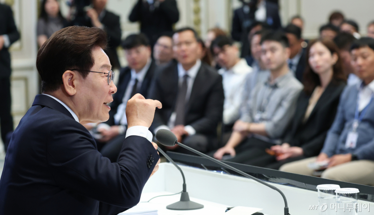 [서울=뉴시스] 고범준 기자 = 이재명 대통령이 8일 청와대 영빈관에서 열린 취임 1주년 기자회견 '대체불가 대한민국'에서 발언하고 있다. 2026.06.08. bjko@newsis.com /사진=