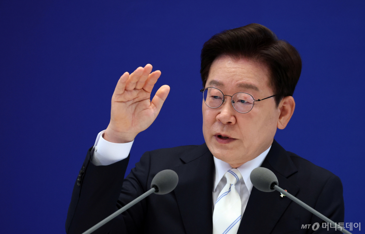 (서울=뉴스1) 허경 기자 = 이재명 대통령이 8일 청와대 영빈관에서 열린 취임 1주년 기자회견에서 취재진 질문에 답변하고 있다. 2026.6.8/뉴스1  Copyright © 뉴스1. All rights reserved. 무단 전재 및 재배포,  AI학습 이용 금지. /사진=(서울=뉴스1) 허경 기자