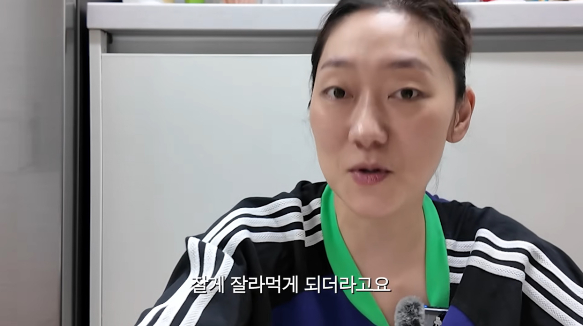 배우 박경혜가 음식을 잘게 잘라 먹는 습관이 생긴 이유를 밝혔다./사진=유튜브 채널 '경혜볼래' 영상