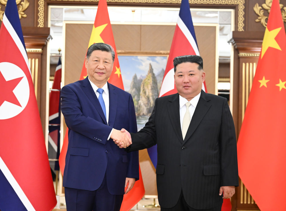 8일 시진핑 중국 국가주석과 김정은 북한 국무위원장이 평양 금수산영빈관에서 정상회담을 가졌다./사진=신화사