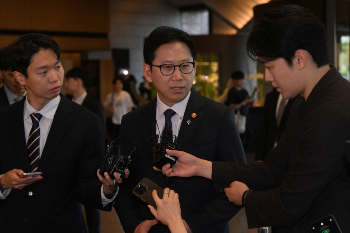 배경훈 부총리 겸 과학기술정보통신부 장관이 8일 서울 중구 신라호텔에서 젠슨 황 엔비디아 최고경영자(CEO)와 면담에 앞서 취재진 질의에 답변하고 있다. (공동취재) 2026.6.8/사진=뉴스1 /사진=(서울=뉴스1) 김민지 기자