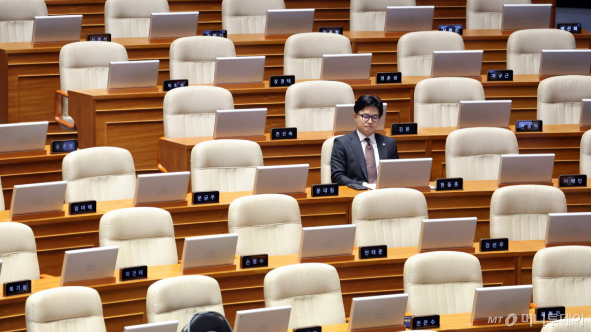 (서울=뉴스1) 황기선 기자 = 한동훈 무소속 의원이 5일 오후 서울 여의도 국회 본회의장에서 자리하고 있다. 2026.6.5/뉴스1  Copyright © 뉴스1. All rights reserved. 무단 전재 및 재배포,  AI학습 이용 금지. /사진=(서울=뉴스1) 황기선 기자