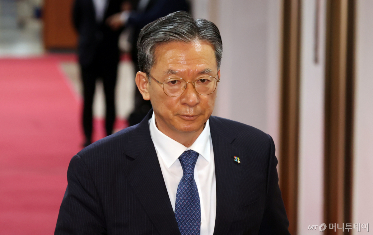 정성호 법무부 장관이 9일 오전 서울 종로구 세종대로 정부서울청사에서 열린 국무회의에 참석하고 있다./사진=머니투데이 DB
