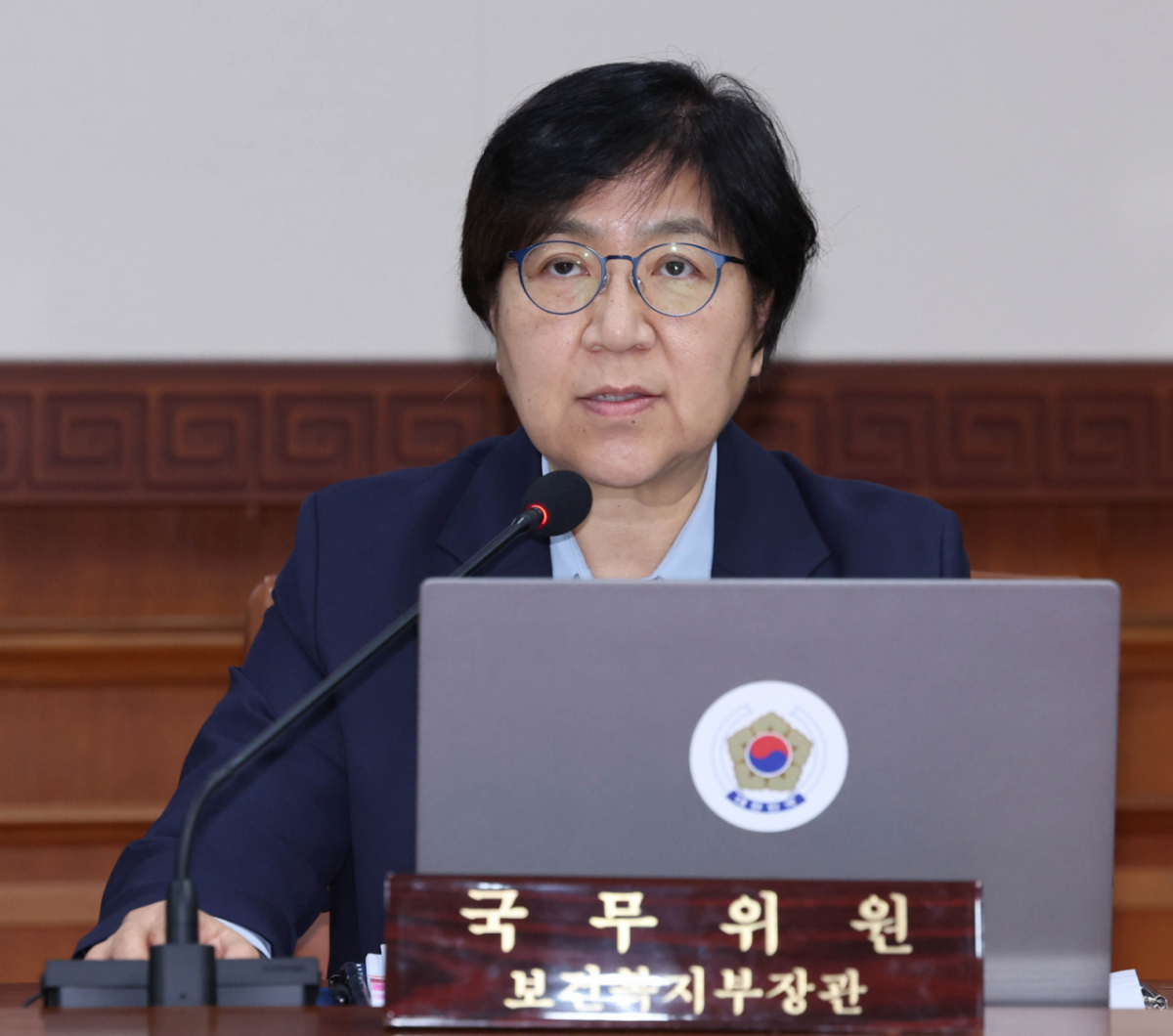 [서울=뉴시스] 조수정 기자 = 정은경 보건복지부 장관이 9일 오전 서울 종로구 정부서울청사에서 열린 국무회의 겸 비상경제본부회의에서 발언하고 있다. 2026.06.09. chocrystal@newsis.com /사진=조수정