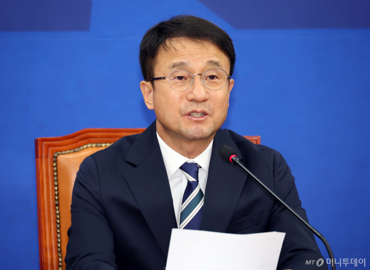 [서울=뉴시스] 최진석 기자 = 한병도 더불어민주당 원내대표가 9일 여의도 국회에서 열린 원내대책회의에서 발언하고 있다. 2026.06.09. myjs@newsis.com /사진=최진석