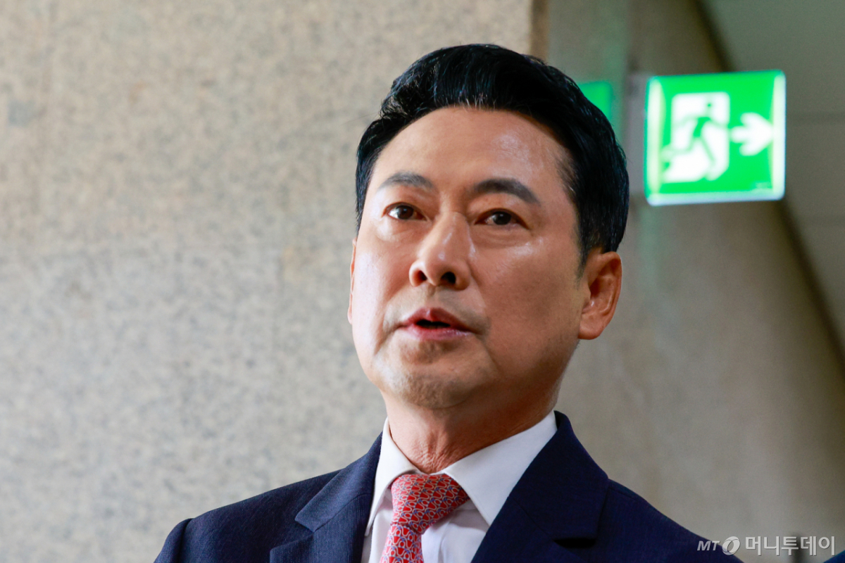(서울=뉴스1) 안은나 기자 = 장동혁 국민의힘 대표가 9일 오전 서울 여의도 국회에서 현안 관련 기자회견을 하기 위해 입장하고 있다. 2026.6.9/뉴스1 Copyright © 뉴스1. All rights reserved. 무단 전재 및 재배포, AI학습 이용 금지. /사진=(서울=뉴스1) 안은나 기자