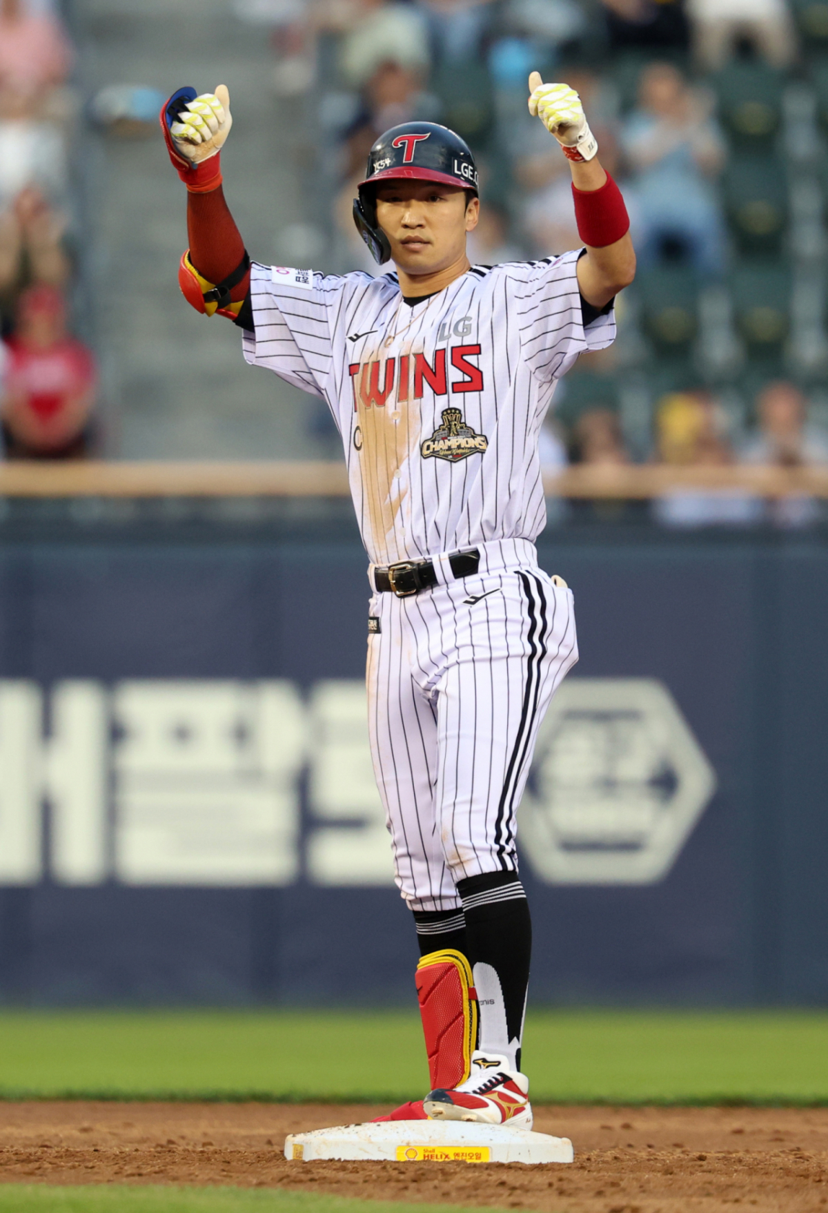LG 트윈스 박해민이 9일 서울 잠실야구장에서 열린 SSG 랜더스와 2026 신한 SOL KBO리그 홈경기에서 2회말 2타점 적시타를 날리고 세리머니를 하고 있다. /사진=뉴시스