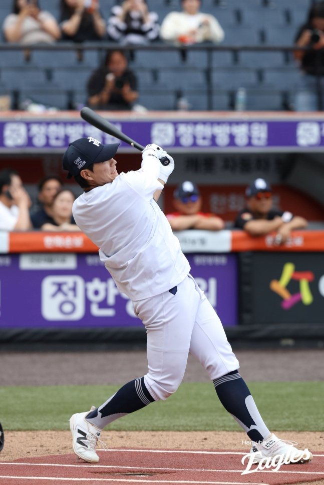 경남고 이호민이 8일 대전 한화생명볼파크에서 열린 제4회 한화이글스배 고교-대학 올스타전 홈런 더비에서 호쾌한 스윙을 보여주고 있다. /사진=한화 이글스 제공