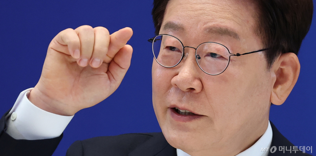 [서울=뉴시스] 고범준 기자 = 이재명 대통령이 8일 청와대 영빈관에서 열린 취임 1주년 기자회견 '대체불가 대한민국'에서 발언하고 있다. 2026.06.08. photo@newsis.com /사진=