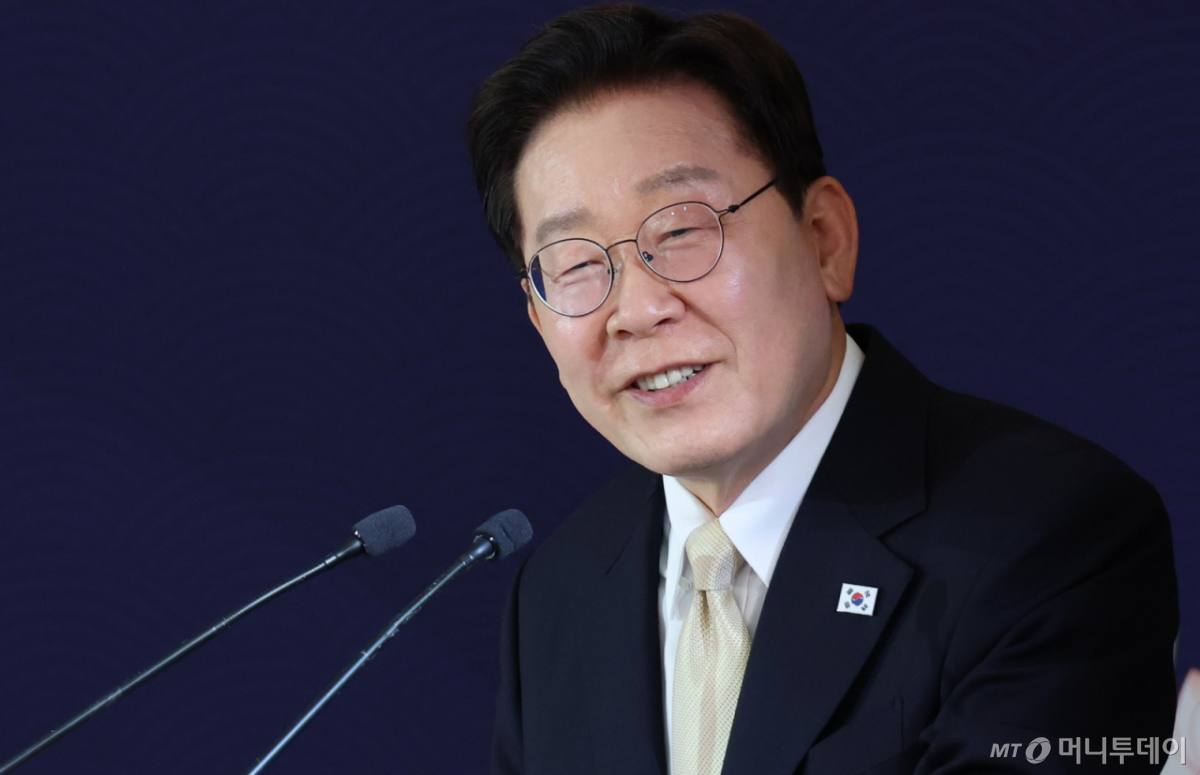 (브뤼셀(벨기에)=뉴스1) 허경 기자 = 이재명 대통령이 9일(현지시간) 벨기에 브뤼셀 한 호텔에서 열린 동포 만찬간담회에서 발언을 하고 있다. 2026.6.10/뉴스1 Copyright © 뉴스1. All rights reserved. 무단 전재 및 재배포, AI학습 이용 금지. /사진=(브뤼셀(벨기에)=뉴스1) 허경 기자