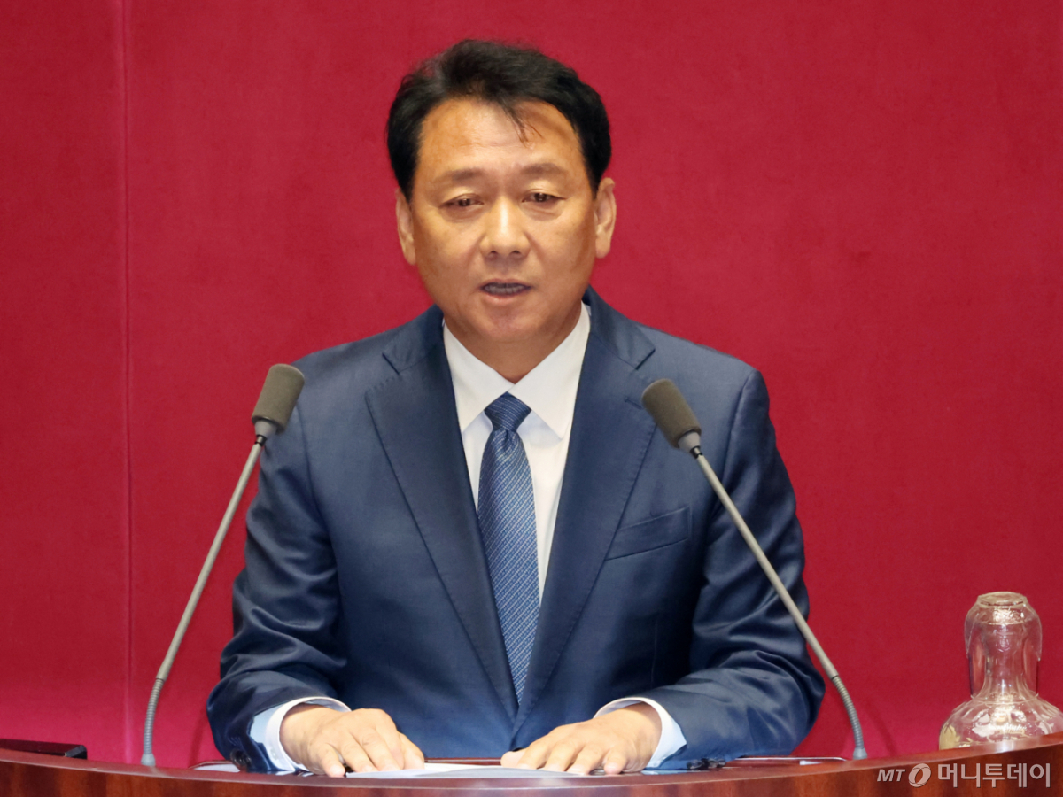 (서울=뉴스1) 황기선 기자 = 6·3 재보궐선거로 당선된 이광재 더불어민주당 의원이 5일 서울 여의도 국회에서 열린 제436회 국회(임시회) 제1차 본회의에 참석해 인사말을 하고 있다. 2026.6.5/뉴스1 Copyright © 뉴스1. All rights reserved. 무단 전재 및 재배포, AI학습 이용 금지. /사진=(서울=뉴스1) 황기선 기자