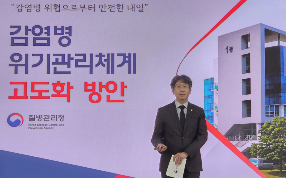 임승관 질병관리청장이 10일 충북 청주시 국립중앙인체자원은행 강당에서 미래 감염병 위기에 대비한 '감염병 위기관리체계 고도화 방안"을 발표하고 있다./사진=박정렬 기자