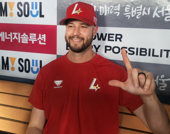 SSG 랜더스와 대체 선수로 계약을 마치고 9일 서울 잠실구장을 찾은 토마스 해치. /사진=안호근 기자