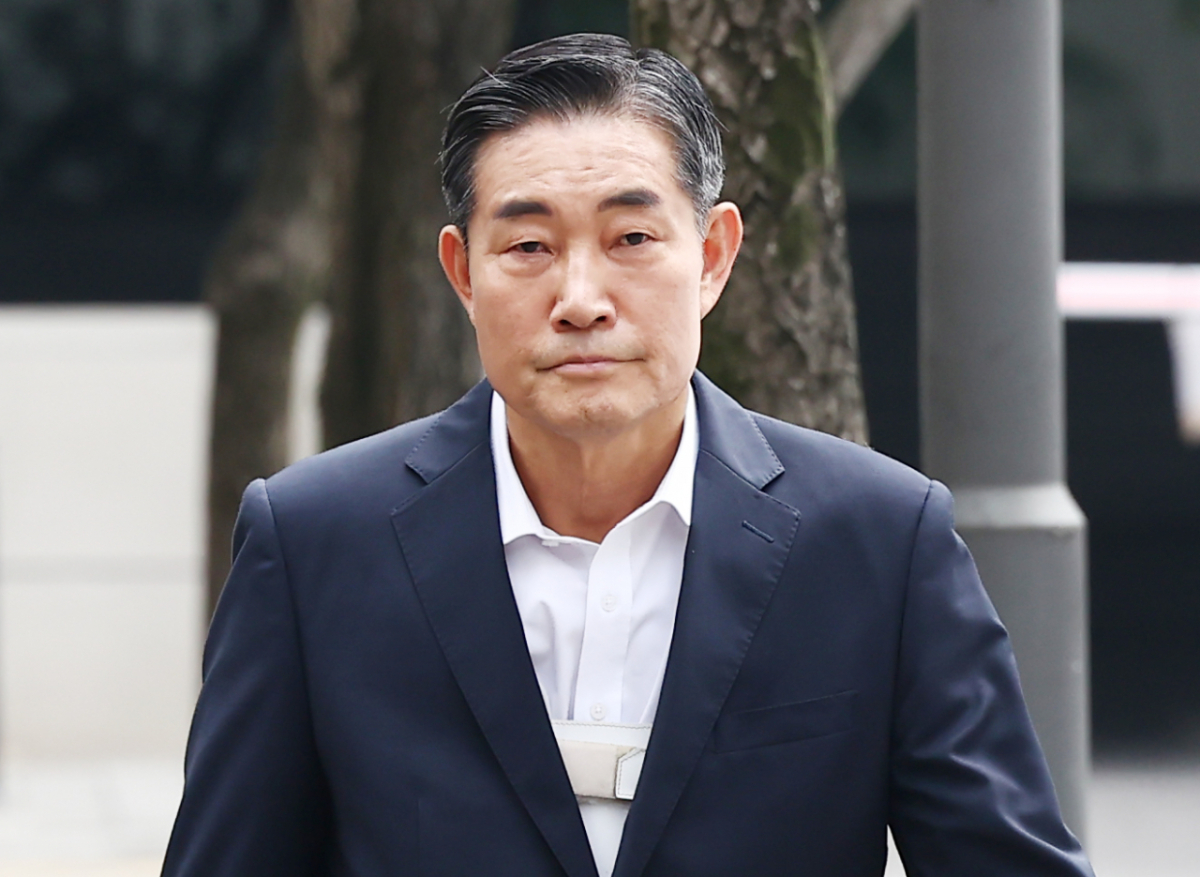 신원식 전 국가안보실장이 10일 오전 내란중요임무종사 혐의 관련 피의자 조사를 받기 위해 경기 과천 2차 종합특검 사무실로 출석하고 있다./사진=뉴스1