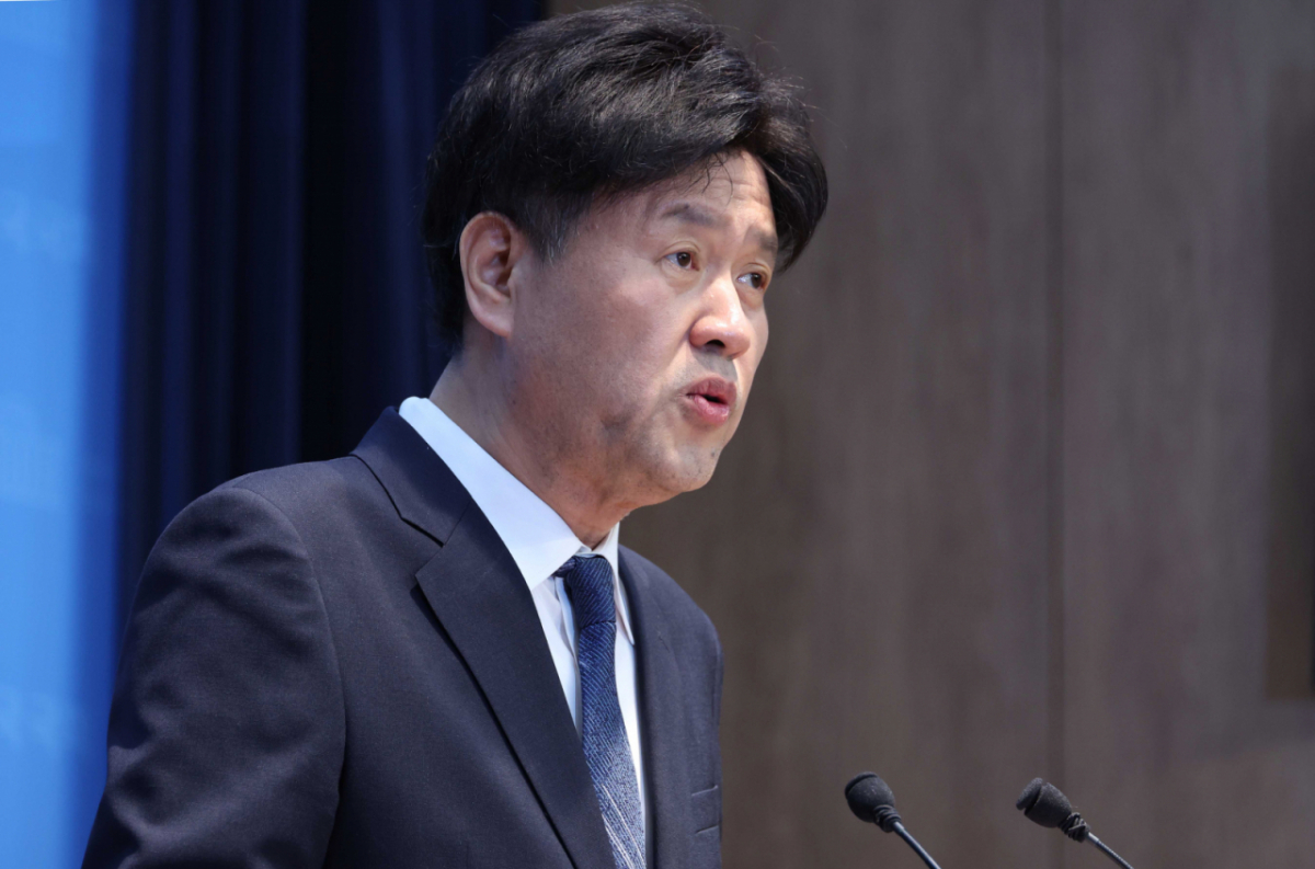 더불어민주당 전략공천 대상에서 제외된 김용 전 민주연구원 부원장이 지난 4월28일 서울 여의도 국회 소통관에서 열린 기자회견에서 입장 발표를 하고 있다. /사진=뉴시스