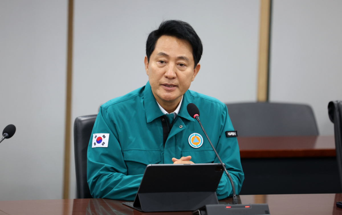 5선에 성공해 시장 직무에 복귀한 오세훈 서울특별시장이 4일 서울시청 기획상황실에서 열린 여름철 대책 특별점검회의를 주재하고 있다./사진=뉴시스