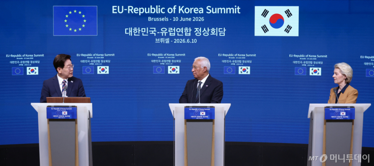 [브뤼셀=뉴시스] 최동준 기자 = G7 정상회의 참석 계기 벨기에를 방문 중인 이재명 대통령이 10일(현지 시간) 브뤼셀 유럽 연합(EU) 이사회에서 유럽 연합 안토니우 코스타 정상회의 상임의장, 우르술라 폰 데어 라이엔 집행위원장과 한-EU 공동언론발표를 하고 있다. 2026.06.11. photocdj@newsis.com /사진=