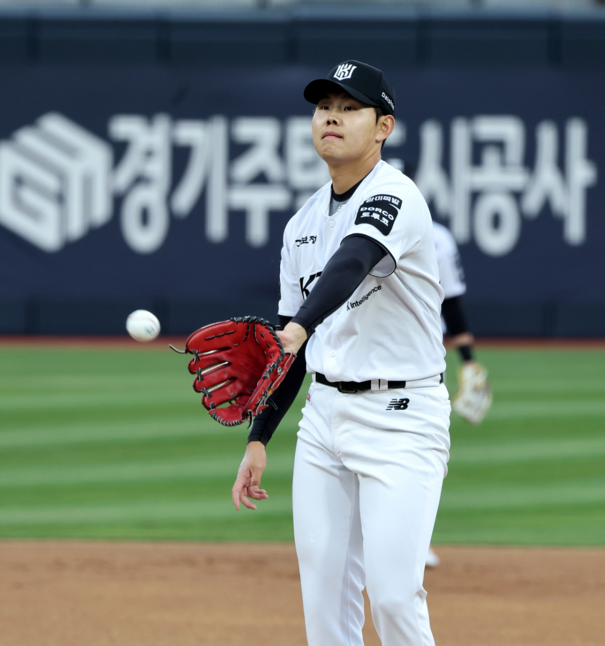 KT 우완투수 소형준이 29일 수원KT위즈파크에서 열린 2026KBO리그 LG트윈스와 KT위즈 경기에서 선발로 나와 역투하고 있다. 2026.04.29. /사진=강영조 cameratalks@