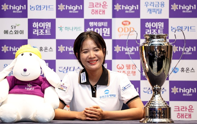 스롱 피아비가 10일 강원도 정선군 하이원리조트 그랜드호텔 컨벤션타워에서 열린 프로당구 2026-2027시즌 2차 투어 '국민의 행복쉼터 하이원리조트 PBA-LPBA 챔피언십' LPBA 우승을 차지한 뒤 기자회견에서 소감을 밝히고 있다. /사진=PBA 투어 제공