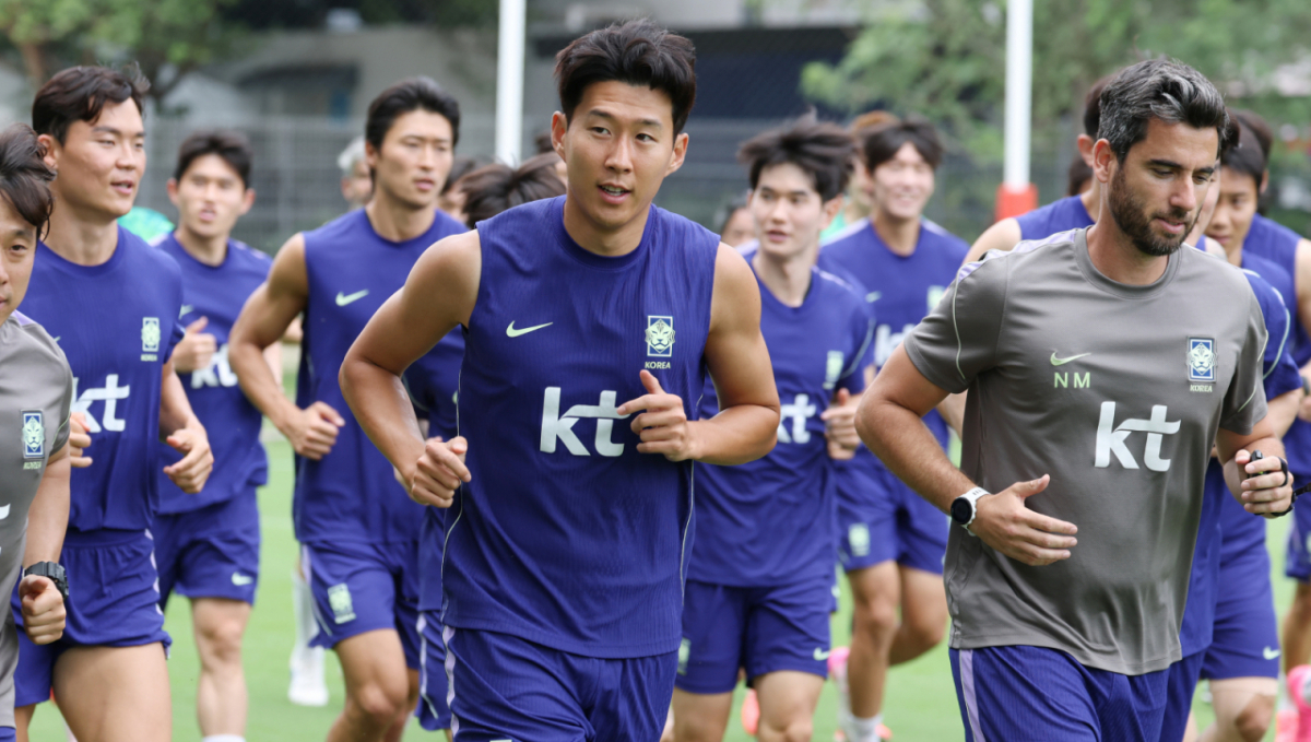 대한민국 국가대표팀 주장 손흥민(가운데)이 본격적인 훈련 전 러닝하고 있다. /사진=김진경 대기자