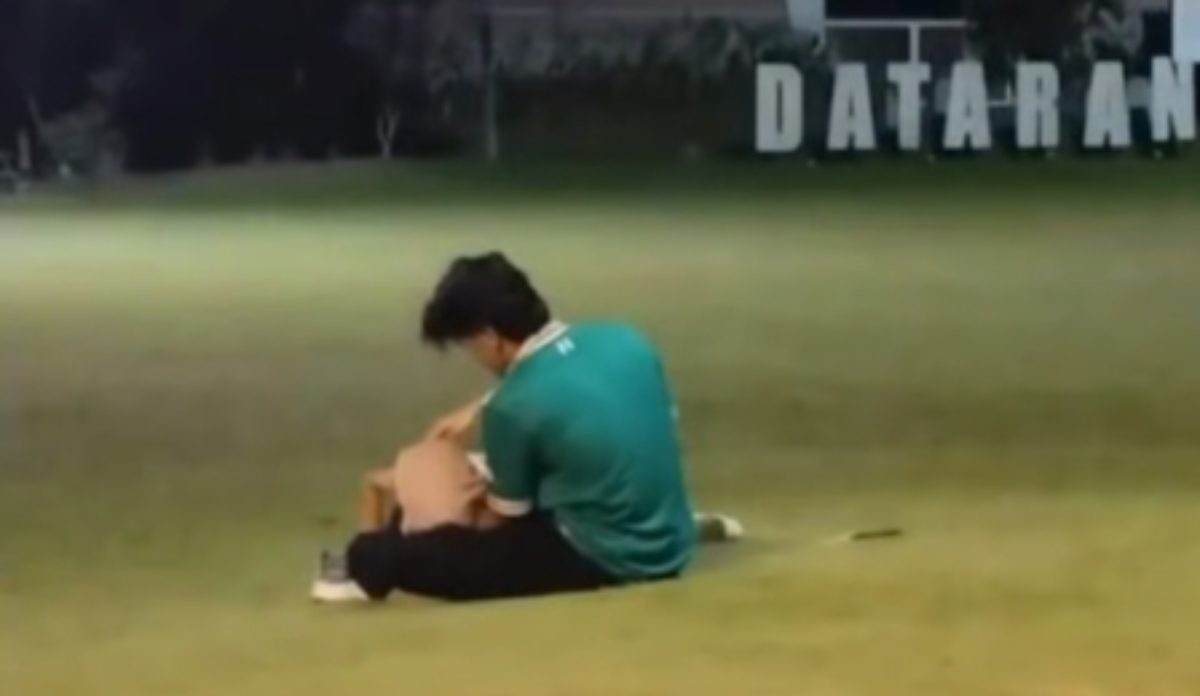 말레이시아의 한 공공장소에서 남녀 커플이 껴안고 누워 있는 영상이 확산되면서 논란이 일고 있다./사진=SCMP 화면 갈무리
