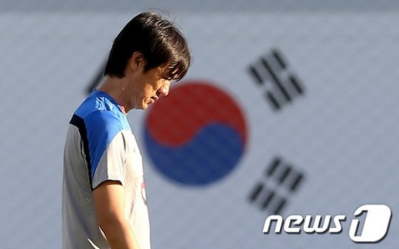 홍명보 감독은 2014 FIFA 브라질 월드컵 당시 대표팀을 이끌었지만 조별리그에서 1무2패로 탈락한 아픈 기억이 있다. 사진은 2014 FIFA 브라질 월드컵 당시 홍명보 감독의 모습. /사진=뉴스1