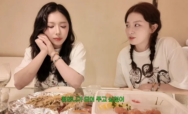 그룹 레드벨벳 슬기(본명 강슬기)의 사촌동생이자 유튜버로 활동해온 수키진(본명 강수진)이 갑작스러운 사고로 세상을 떠난 사실이 알려졌다. /사진=수키진 유튜브 영상 캡처
