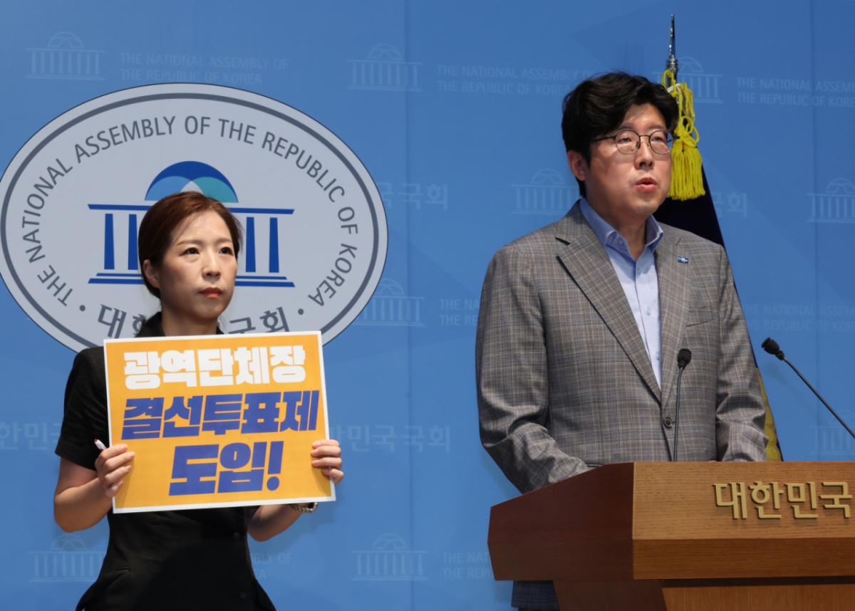 이규원 조국혁신당 강원특별자치도당 위원장(오른쪽) 사진./=뉴시스