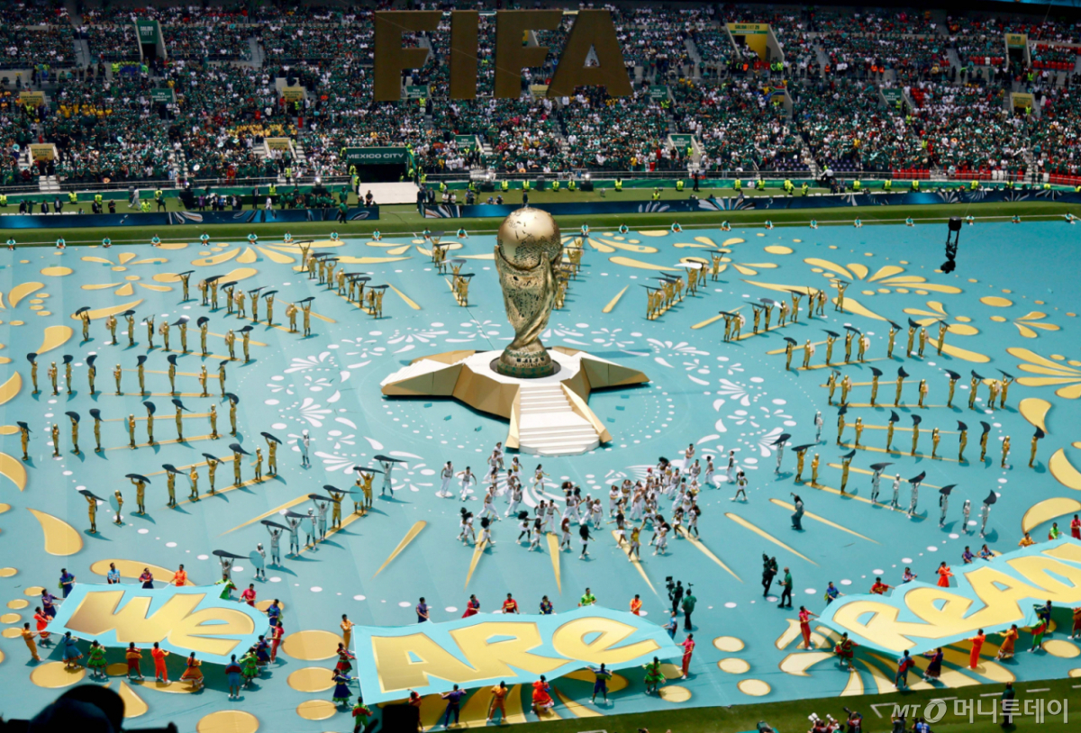 (AFP=뉴스1) = 11일(현지시간) 멕시코시티 스타디움에서 2026 국제축구연맹(FIFA) 북중미 월드컵 개막식 공연이 열리고 있다. 이날 개막식은 멕시코와 남아프리카공화국의 조별리그 A조 경기 시작에 앞서 진행됐다. 2026.06.12/뉴스1 ⓒ AFP=뉴스1 Copyright © 뉴스1. All rights reserved. 무단 전재 및 재배포, AI학습 이용 금지. /사진=(AFP=뉴스1)