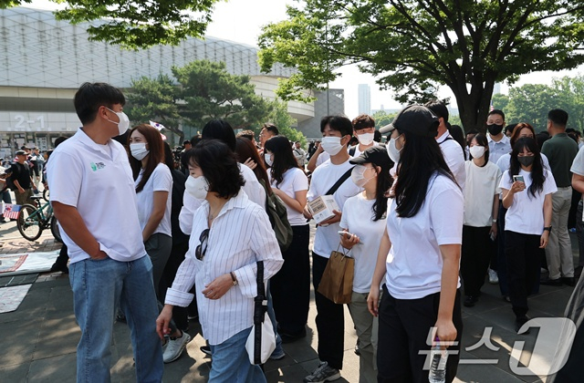 입주 체육단체들이 호소문을 마치고 이동하고 있다. /사진=뉴스1 제공