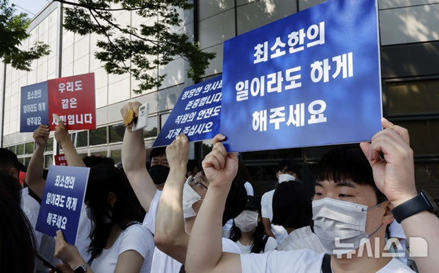 입주 체육단체들이 핸드볼경기장 앞에서 호소문을 발표하고 있다. /사진=뉴시스 제공