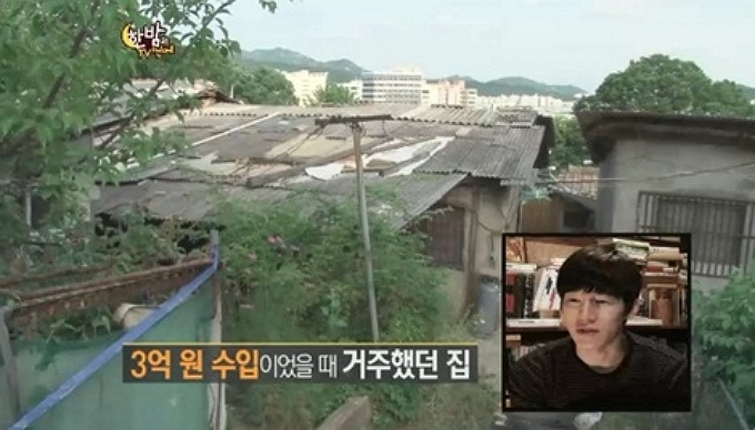 2012년 SBS '한밤의 TV연예'에서 김무열의 지인이 2003년 봄부터 2009년까지 김무열이 판자촌에 살았고 자신이 쌀과 기름을 가져다준 적이 있다고 증언한 화면 /사진=SBS '한밤의 TV연예'