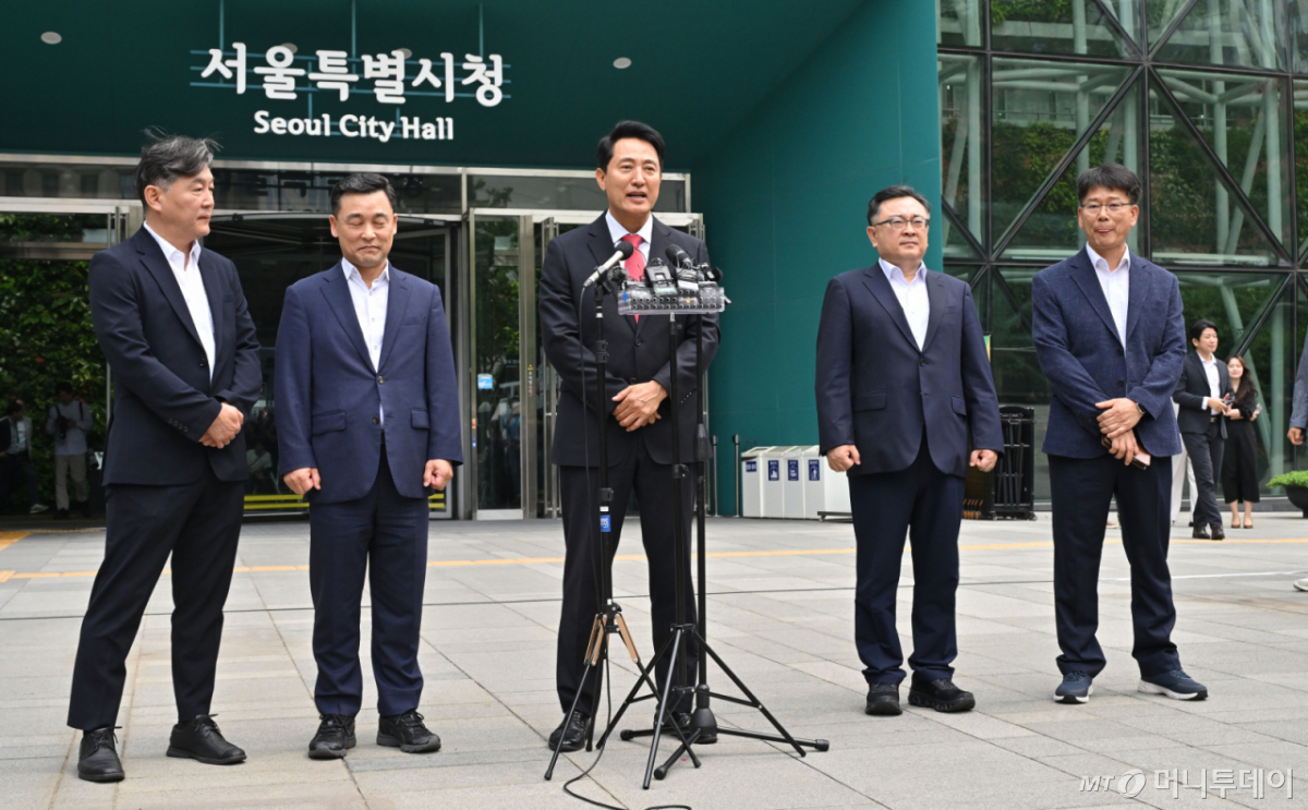 [서울=뉴시스] 김선웅 기자 = 오세훈 서울특별시장 당선인이 4일 서울시청에서 당선 소감을 말하고 있다. (공동취재) 2026.06.04. photo@newsis.com /사진=