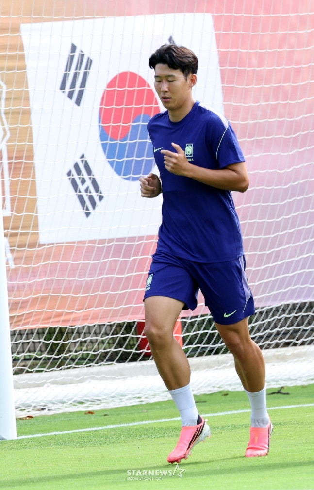 대한민국 축구 국가대표팀이 2026 북중미월드컵을 하루 앞준 10일, 멕시코 과달라하라 치바스 베르데 바예에서 훈련을 진행했다. 손흥민을 비롯한 선수들이 러닝 훈련을 하고 있다. /사진=김진경 대기자.