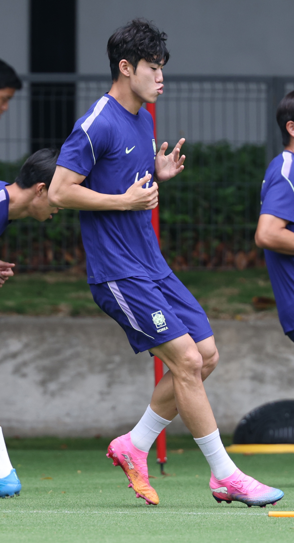 대한민국 축구 국가대표팀은 북중미월드컵 본선을 대비해 멕시코 과달라하라의 치바스 베르데 바예에서 훈련을 진행했다. 이기혁이 몸을 풀고 있다. /사진=김진경 대기자
