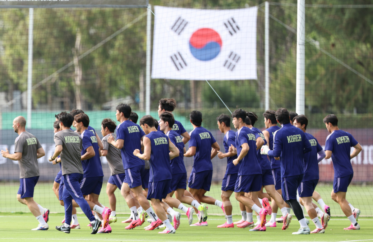 체코전 최대 변수는 고지대 환경이다. 과달라하라 스타디움은 해발 1570m에 위치해 있어 기압이 낮고 체력 소모가 크다. 공의 속도와 궤적도 평지와 달라 선수들의 적응이 중요하다. 체코전을 앞두고 훈련 중인 홍명보호 선수들. /사진=머니투데이 사진 DB