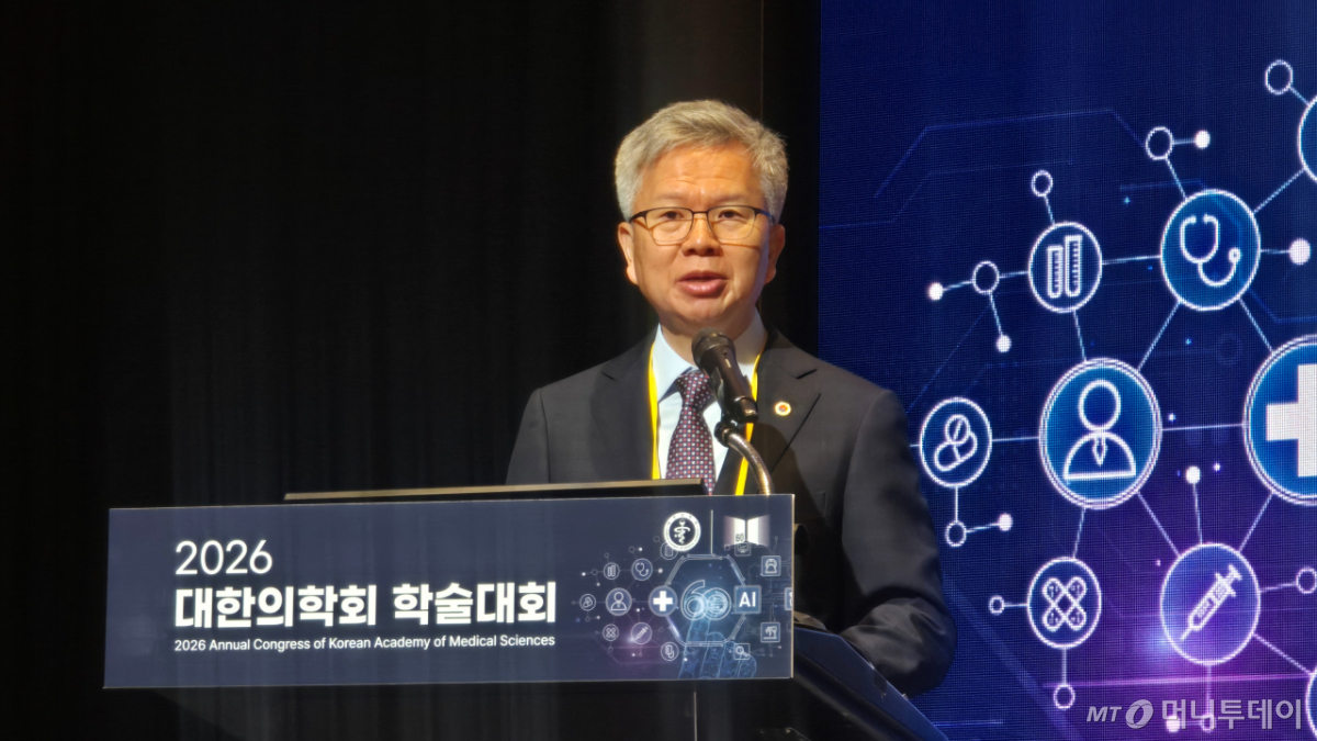 김택우 대한의사협회장이 12일 서울 서초구 서울성모병원에서 열린 '2026 대한의학회 학술대회'에서 개회사를 하고 있다. /사진=홍효진 기자