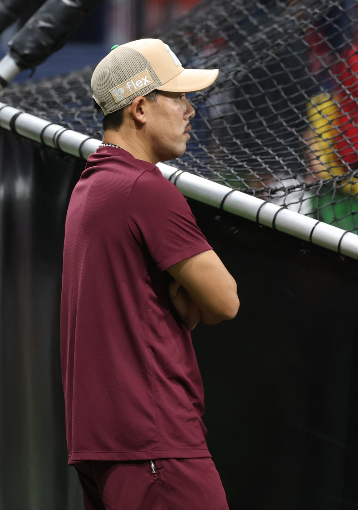 2026 신한 SOL KBO리그 키움 히어로즈 대 SSG 랜더스 경기가 21일 서울 고척스카이돔에서 열렸다. 키움 이용규 코치가 선수들의 훈련을 바라보고 있다. /사진=김진경 kim.jinkyung@