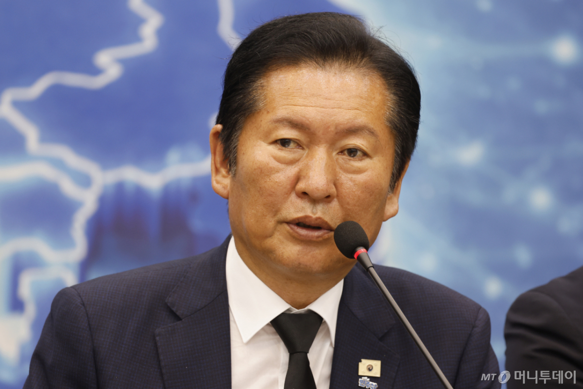 (광주=뉴스1) 김태성 기자 = 정청래 더불어민주당 대표가 12일 오전 광주시 김대중컨벤션센터에서 열린 민주당 전남광주현장 최고위원회의에서 모두발언을 하고 있다. 2026.6.12/뉴스1 Copyright © 뉴스1. All rights reserved. 무단 전재 및 재배포, AI학습 이용 금지. /사진=(광주=뉴스1) 김태성 기자