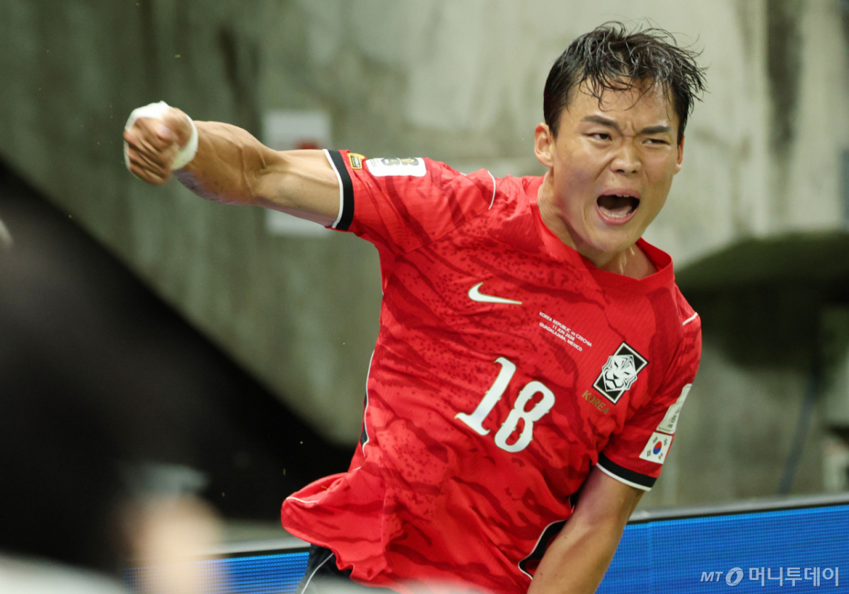 홍명보 감독이 이끄는 대한민국 축구 대표팀이 2026 국제축구연맹(FIFA) 북중미 월드컵 첫 경기에서 체코를 꺾고 기분 좋은 출발을 알렸다. 자신의 월드컵 데뷔전에서 역전골을 터뜨린 오현규. /사진=머니투데이 사진 DB