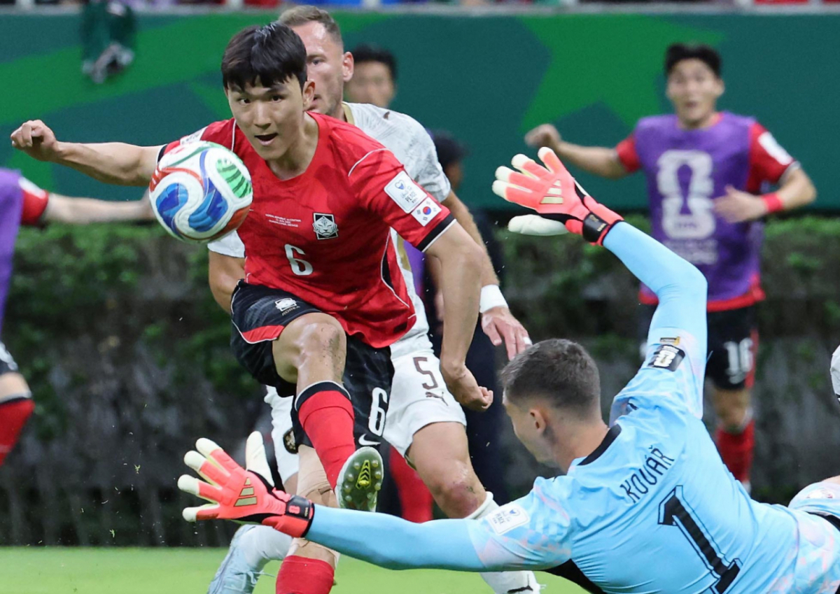 대한민국 축구국가대표팀 황인범이 11일(현지시간) 멕시코 할리스코주 사포판 과달라하라 스타디움에서 열린 2026 북중미 월드컵 A조 조별리그 1차전 대한민국과 체코의 경기에서 동점골을 넣고 있다./사진=뉴스1