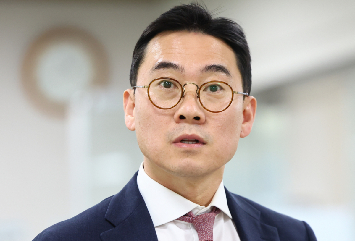 김건희 여사와의 친분을 내세워 투자금을 유치받았다는 이른바 '집사게이트' 의혹을 받는 조영탁 IMS모빌리티 대표가 서울 서초구 서울중앙지방법원에서 열린 공판에 출석하고 있다./사진=뉴시스