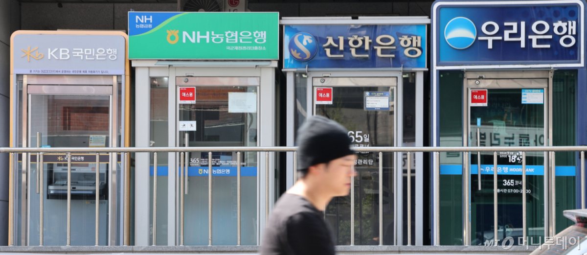 서울 시내 시중은행 ATM기기 모습. 2026.6.2/사진=뉴스1 /사진=(서울=뉴스1) 김성진 기자