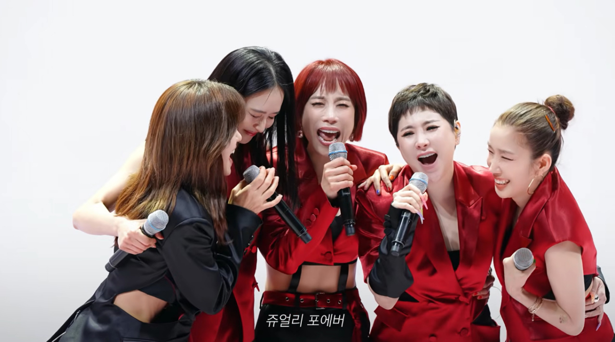 그룹 쥬얼리가 불화설이 불거졌던 서인영과 조민아까지 뭉치면서 20년 만에 완전체 무대를 선보였다. /사진=유튜브 채널 '개과천선 서인영' 영상